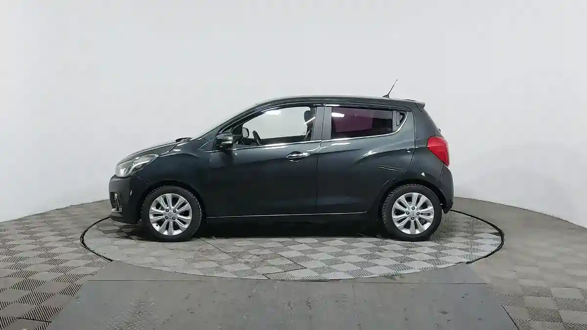 Chevrolet Spark 2017 года за 3 400 000 тг. в Астана