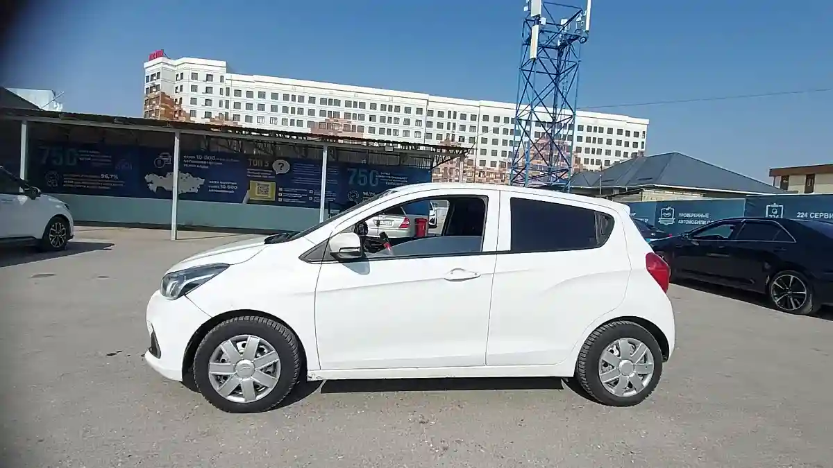 Chevrolet Spark 2018 года за 3 800 000 тг. в Шымкент