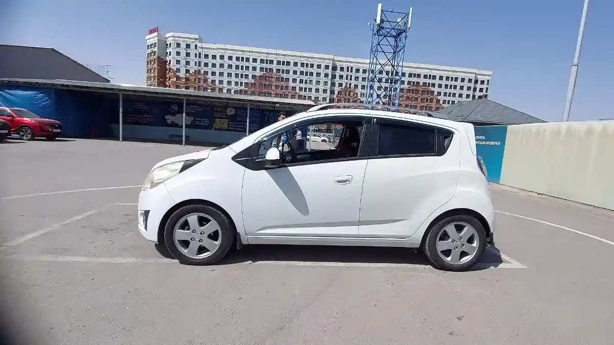 Chevrolet Spark 2011 года за 3 500 000 тг. в Шымкент