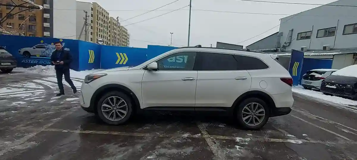 Hyundai Santa Fe 2017 года за 11 000 000 тг. в Алматы