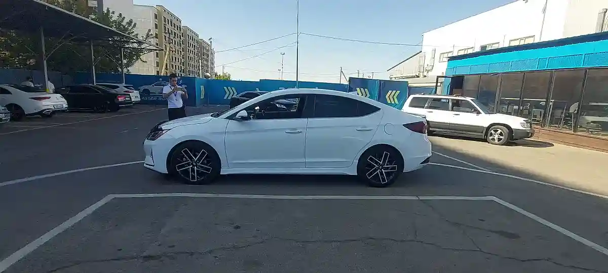 Hyundai Elantra 2020 года за 8 600 000 тг. в Алматы