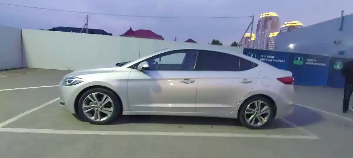 Hyundai Avante 2017 года за 8 000 000 тг. в Шымкент