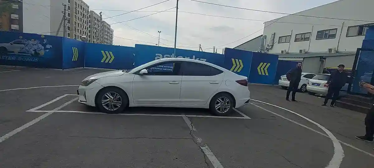 Hyundai Elantra 2018 года за 7 500 000 тг. в Алматы