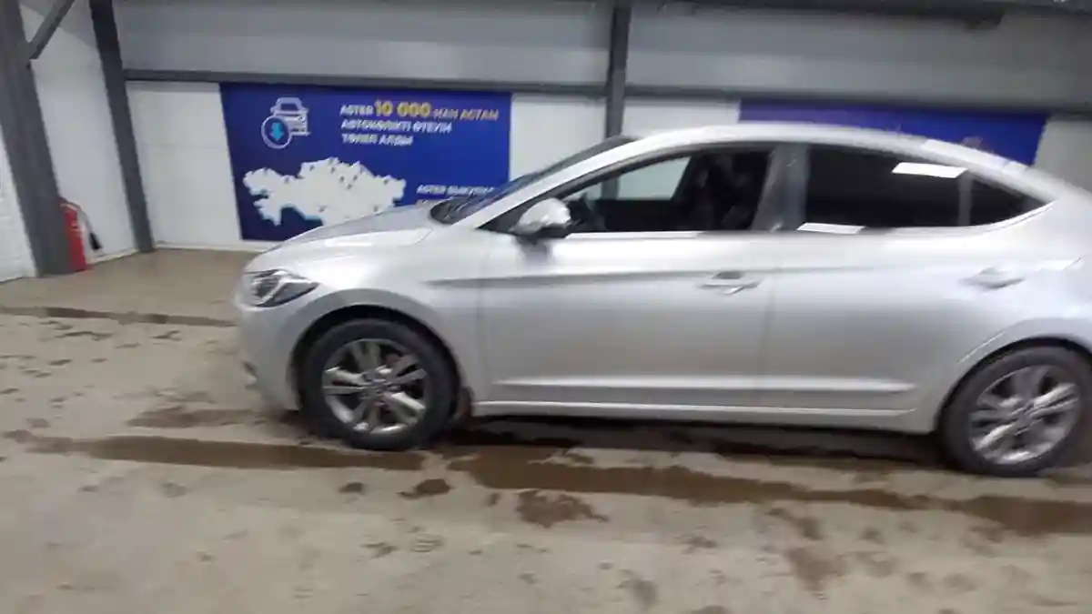 Hyundai Elantra 2017 года за 7 500 000 тг. в Астана