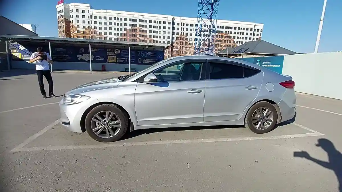 Hyundai Elantra 2018 года за 6 500 000 тг. в Шымкент