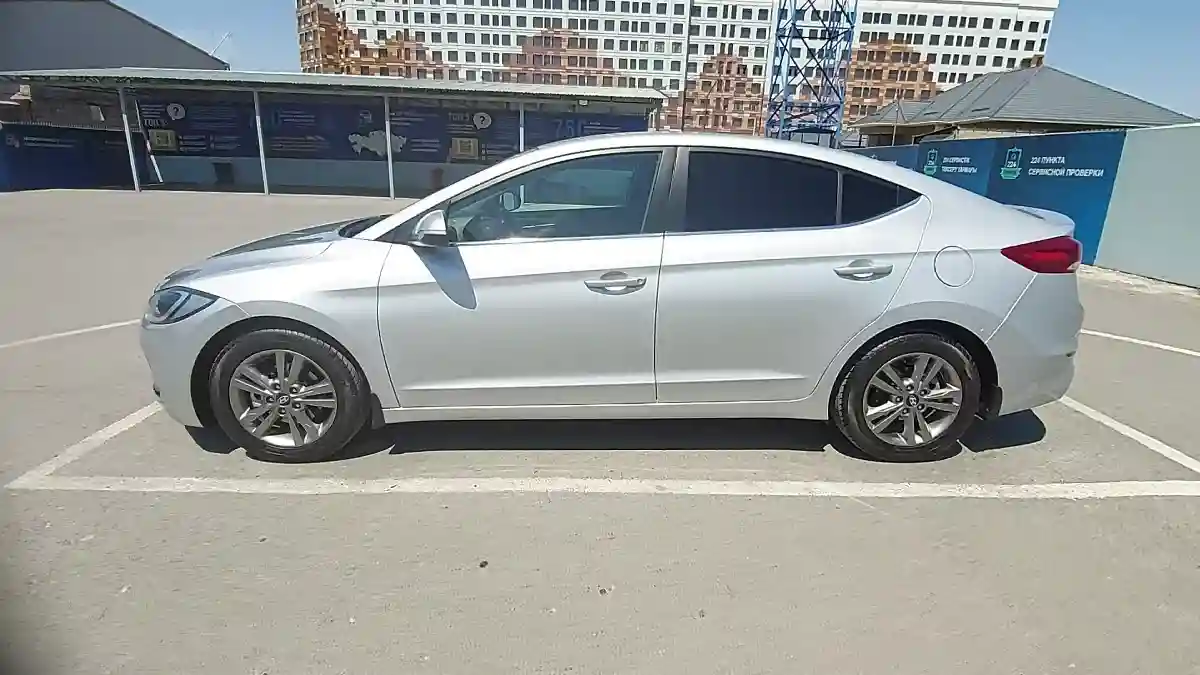 Hyundai Elantra 2018 года за 7 400 000 тг. в Шымкент