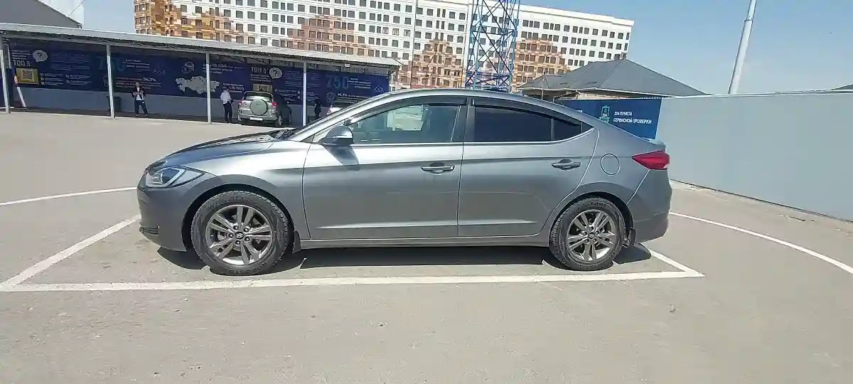 Hyundai Elantra 2018 года за 8 500 000 тг. в Шымкент