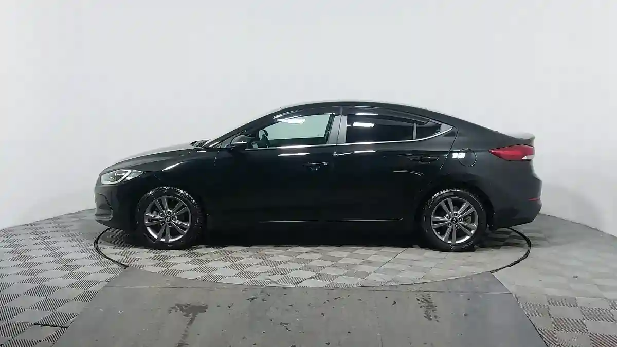 Hyundai Elantra 2018 года за 7 990 000 тг. в Астана