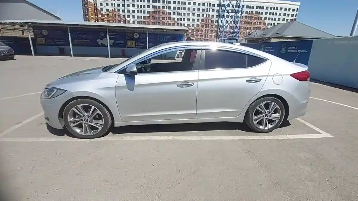 Hyundai Avante 2018 года за 8 500 000 тг. в Шымкент