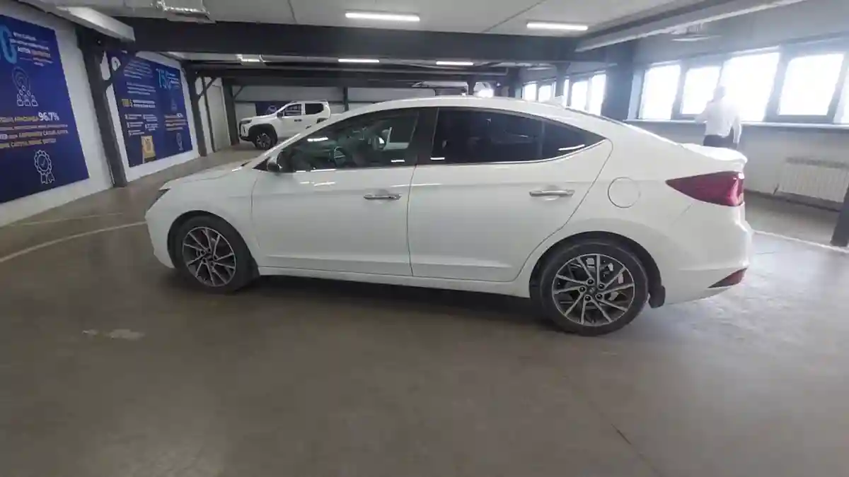 Hyundai Elantra 2019 года за 8 800 000 тг. в Астана