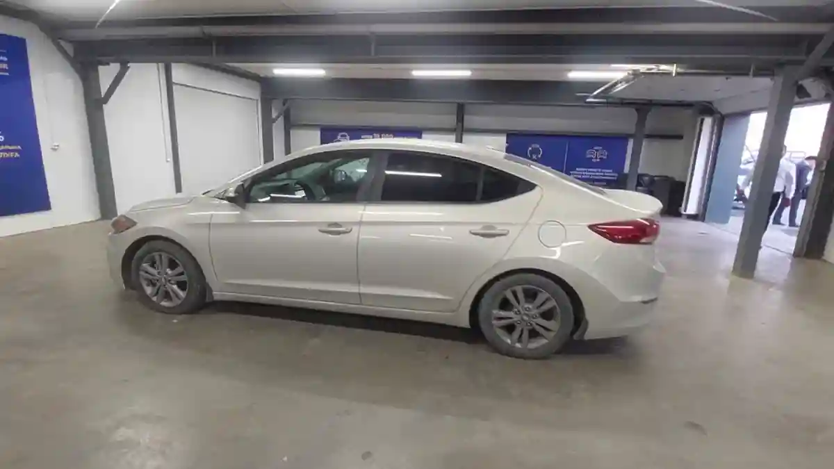 Hyundai Elantra 2017 года за 7 000 000 тг. в Астана