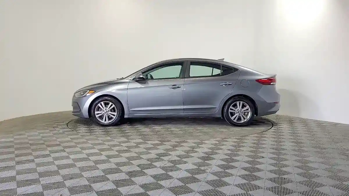 Hyundai Elantra 2017 года за 7 990 000 тг. в Алматы