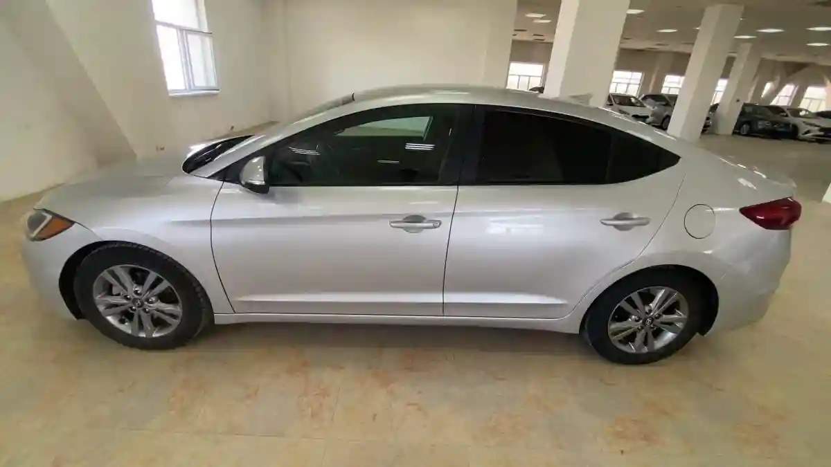 Hyundai Elantra 2017 года за 6 990 000 тг. в Актобе