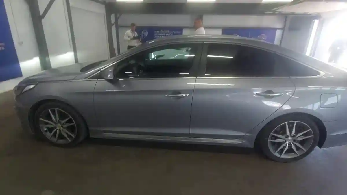 Hyundai Sonata 2015 года за 9 000 000 тг. в Астана