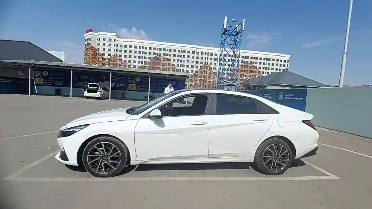 Hyundai Avante 2021 года за 9 500 000 тг. в Шымкент