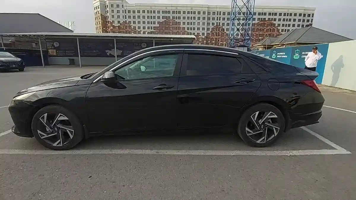 Hyundai Elantra 2022 года за 9 500 000 тг. в Шымкент