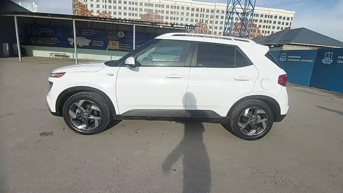 Hyundai Venue 2021 года за 8 500 000 тг. в Шымкент