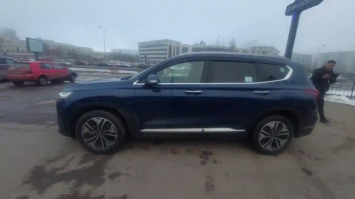 Hyundai Santa Fe 2019 года за 14 000 000 тг. в Астана