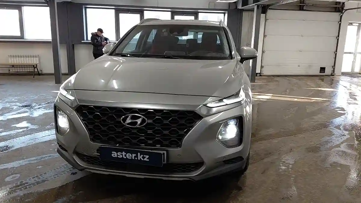 Hyundai Santa Fe 2020 года за 12 000 000 тг. в Астана
