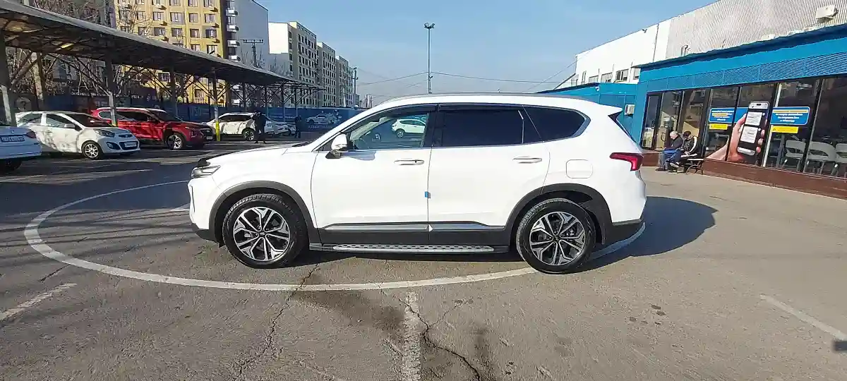 Hyundai Santa Fe 2018 года за 11 000 000 тг. в Алматы