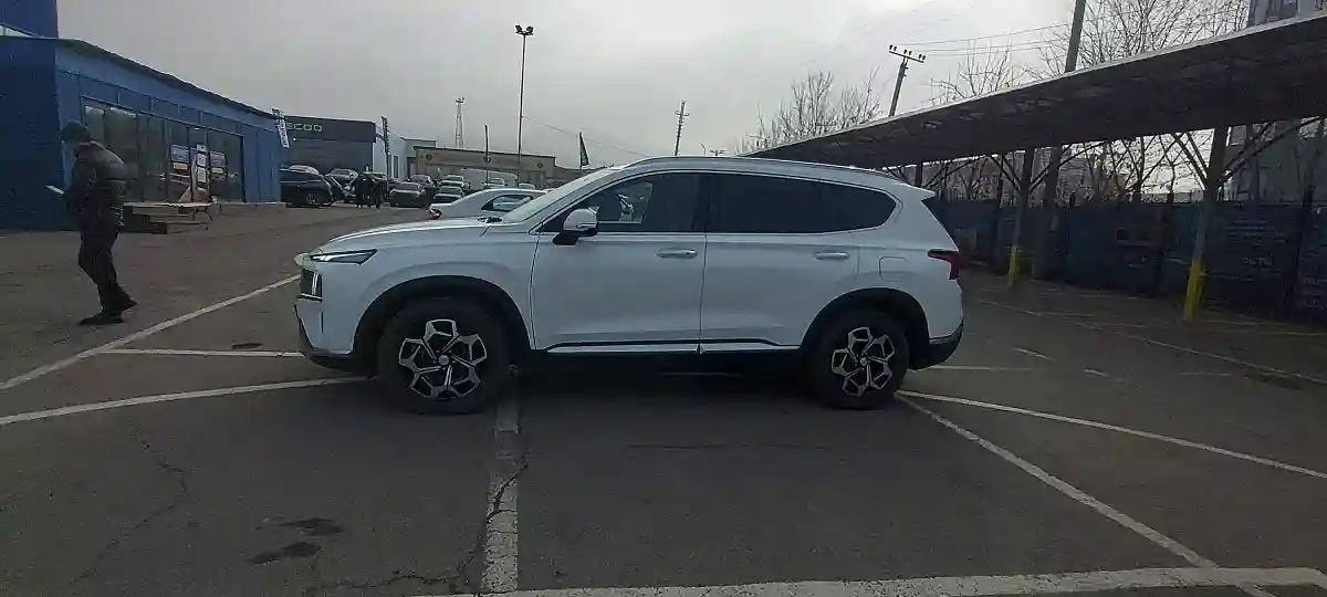 Hyundai Santa Fe 2021 года за 16 000 000 тг. в Алматы