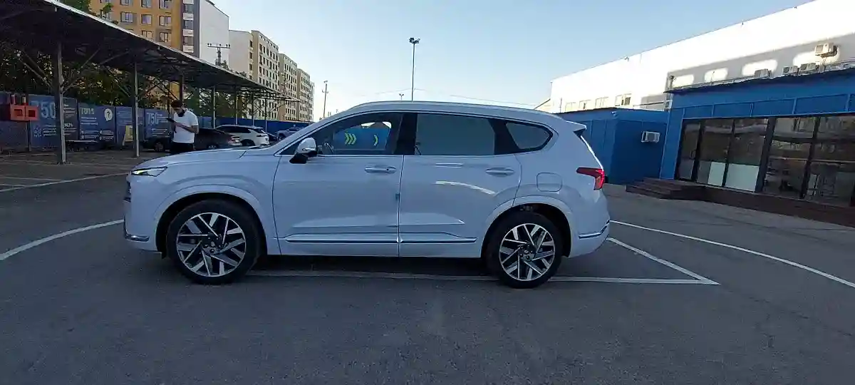 Hyundai Santa Fe 2021 года за 18 700 000 тг. в Алматы