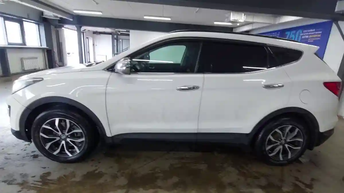 Hyundai Santa Fe 2012 года за 9 700 000 тг. в Астана