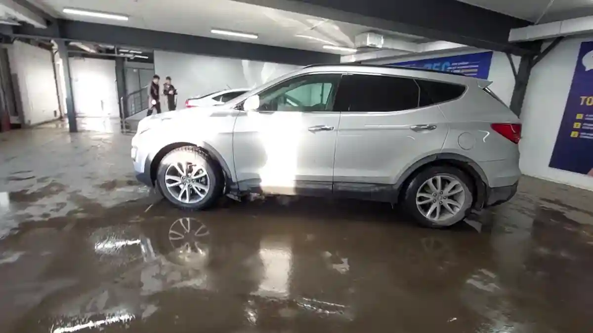 Hyundai Santa Fe 2013 года за 9 000 000 тг. в Астана