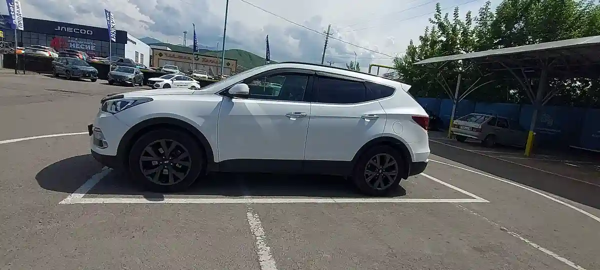 Hyundai Santa Fe 2016 года за 10 500 000 тг. в Алматы