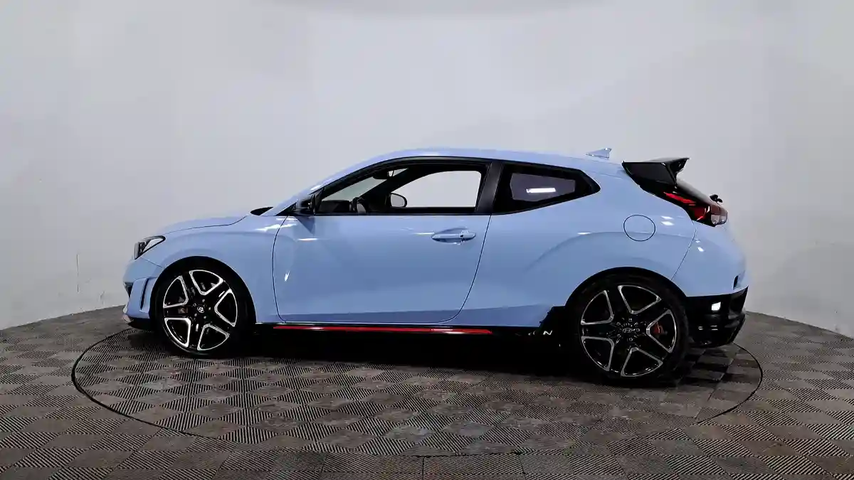 Hyundai Veloster 2018 года за 7 500 000 тг. в Астана