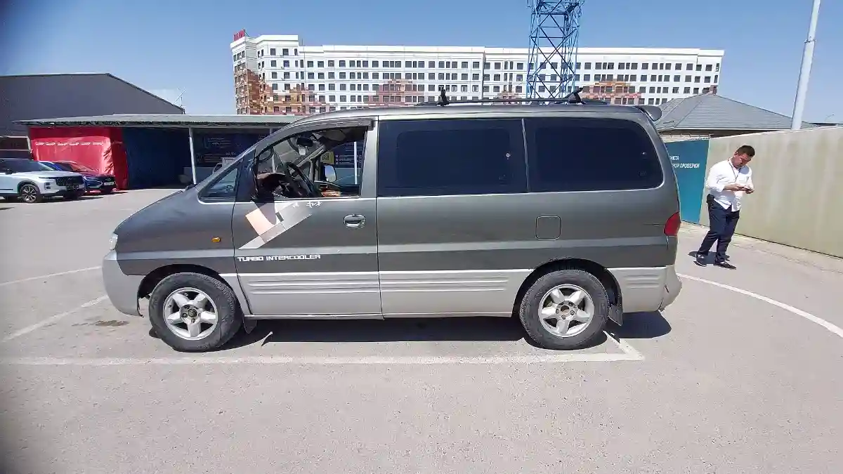 Hyundai Starex 2002 года за 3 000 000 тг. в Шымкент