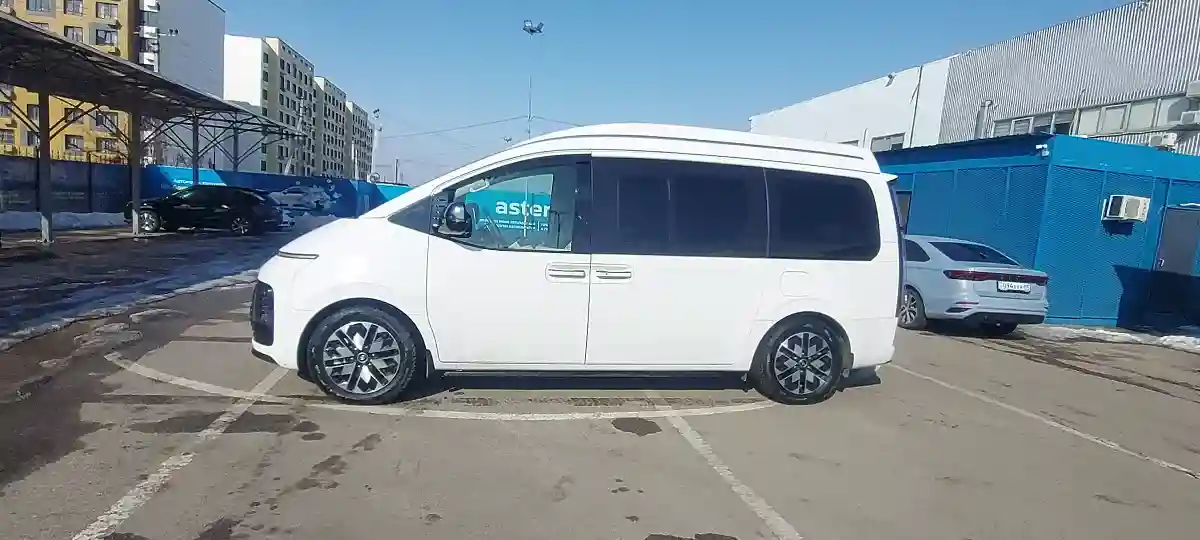 Hyundai Staria 2023 года за 40 000 000 тг. в Алматы