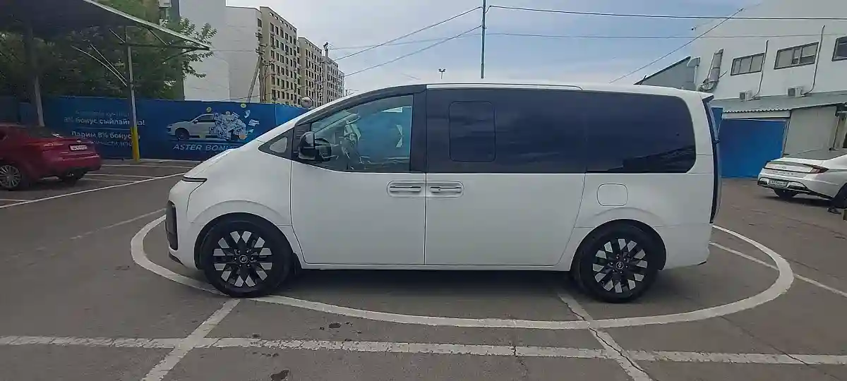Hyundai Staria 2022 года за 22 000 000 тг. в Алматы