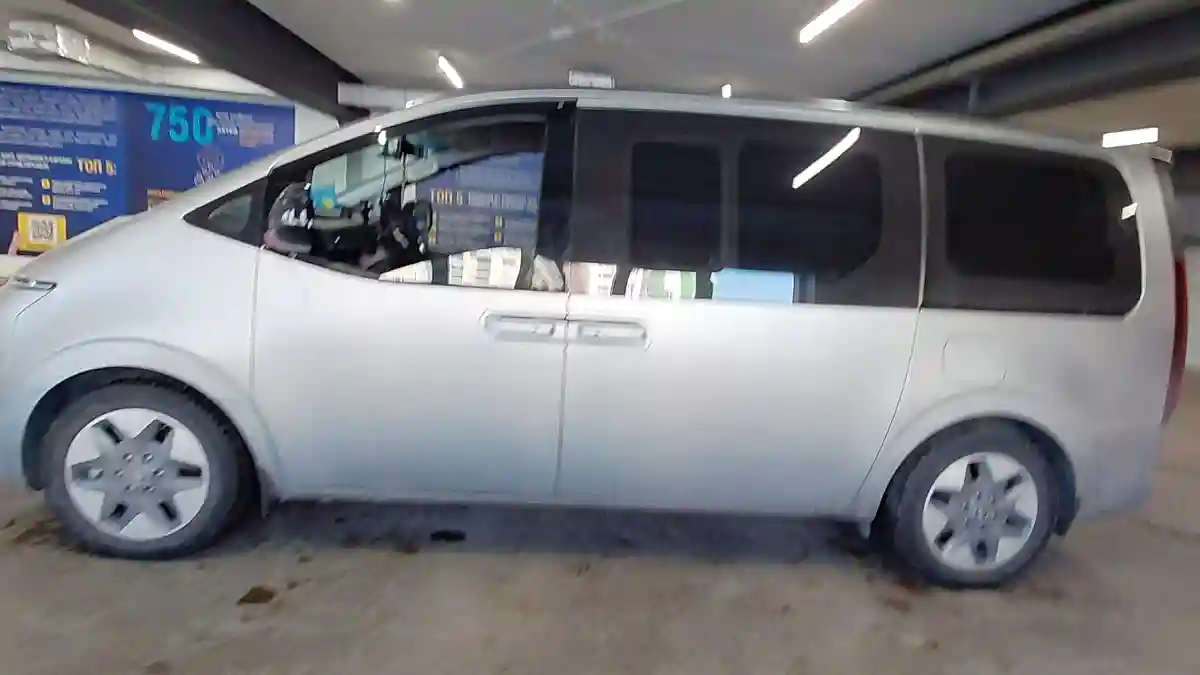 Hyundai Staria 2021 года за 22 000 000 тг. в Астана