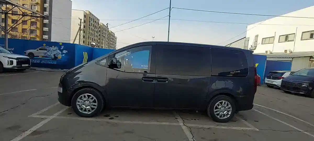 Hyundai Staria 2021 года за 19 000 000 тг. в Алматы