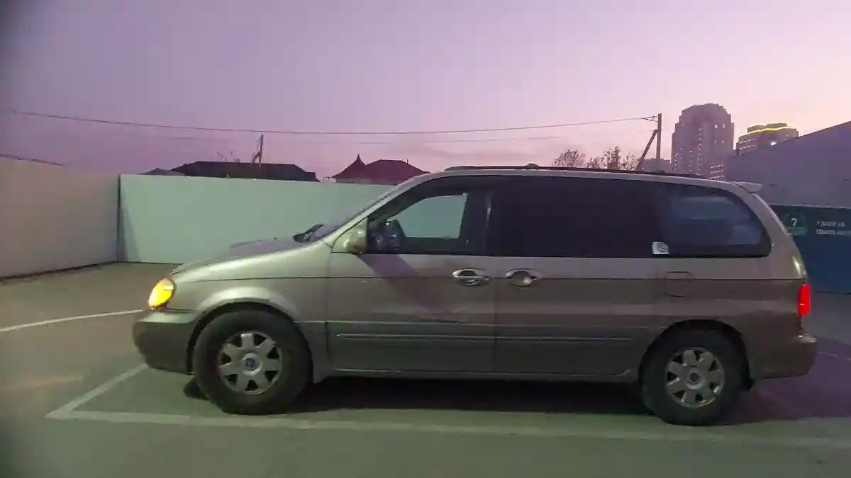 Kia Carnival 2001 года за 2 800 000 тг. в Шымкент
