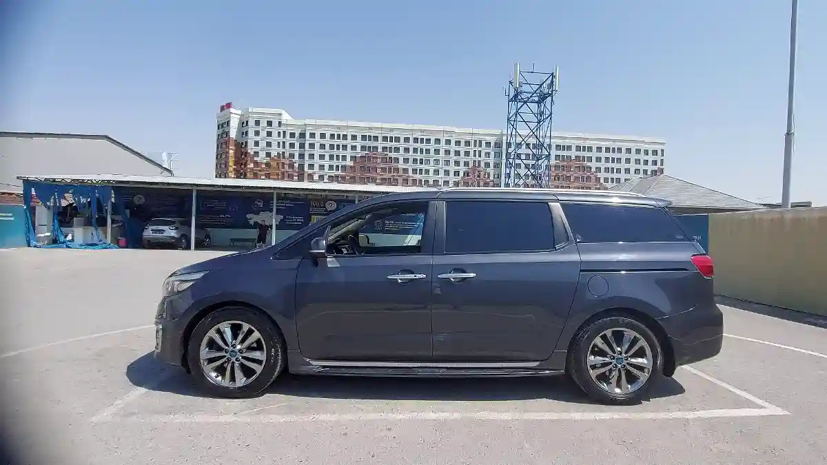 Kia Carnival 2015 года за 11 000 000 тг. в Шымкент