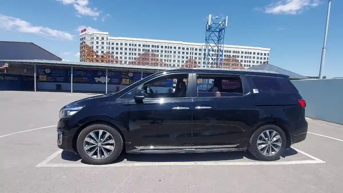 Kia Carnival 2018 года за 13 000 000 тг. в Шымкент