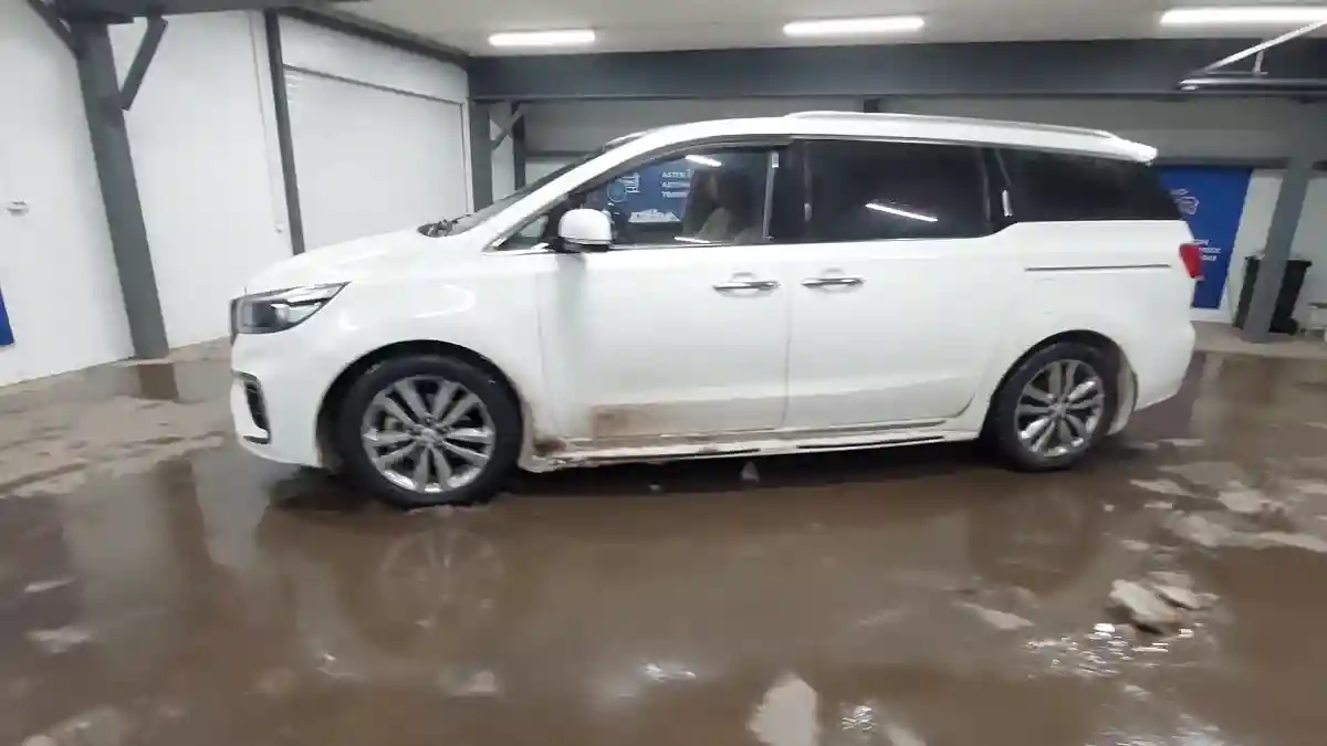 Kia Carnival 2017 года за 9 000 000 тг. в Астана