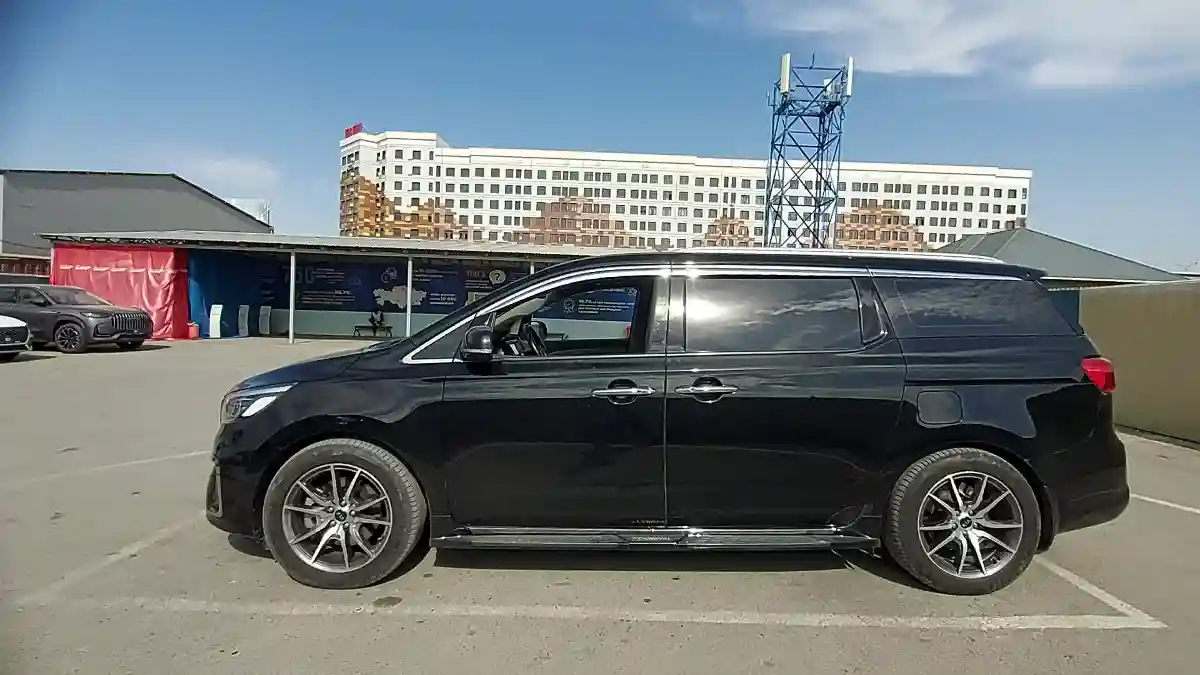 Kia Carnival 2020 года за 19 000 000 тг. в Шымкент