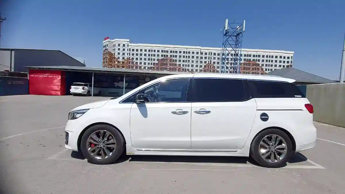 Kia Carnival 2017 года за 14 000 000 тг. в Шымкент
