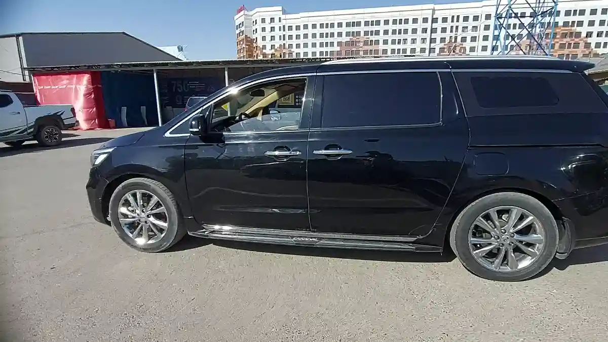 Kia Carnival 2018 года за 12 000 000 тг. в Шымкент