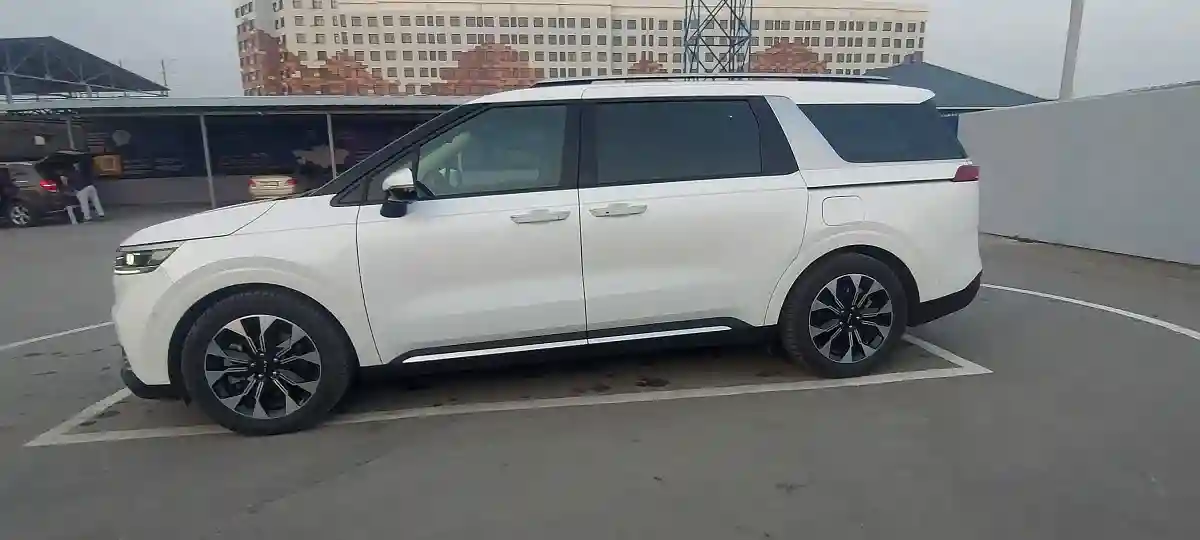 Kia Carnival 2022 года за 30 000 000 тг. в Шымкент