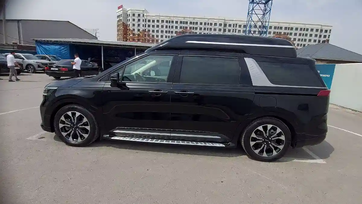 Kia Carnival 2023 года за 30 000 000 тг. в Шымкент