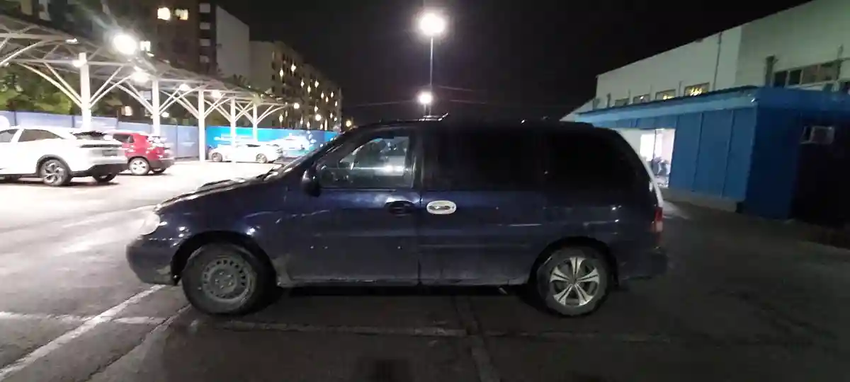 Kia Carnival 2000 года за 1 500 000 тг. в Алматы