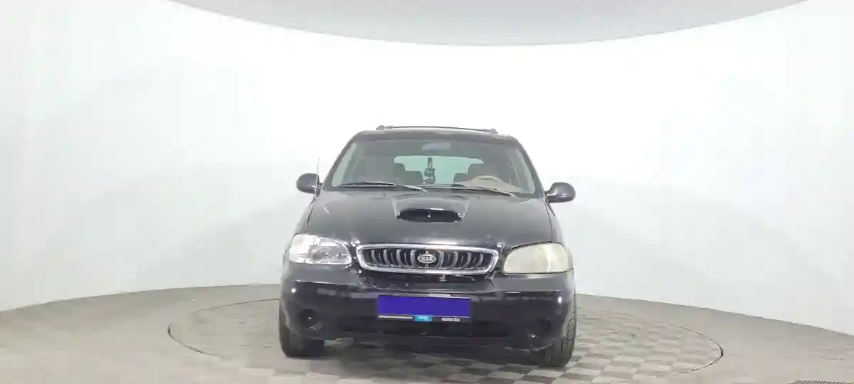 Kia Carnival 2000 года за 1 550 000 тг. в Караганда