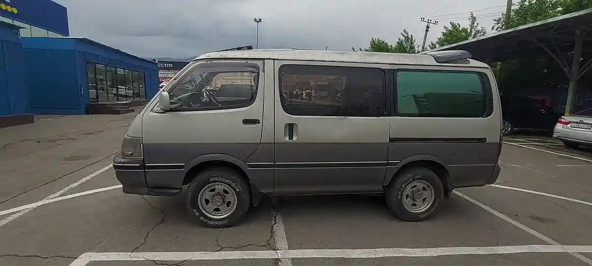 Toyota HiAce 1994 года за 3 500 000 тг. в Алматы