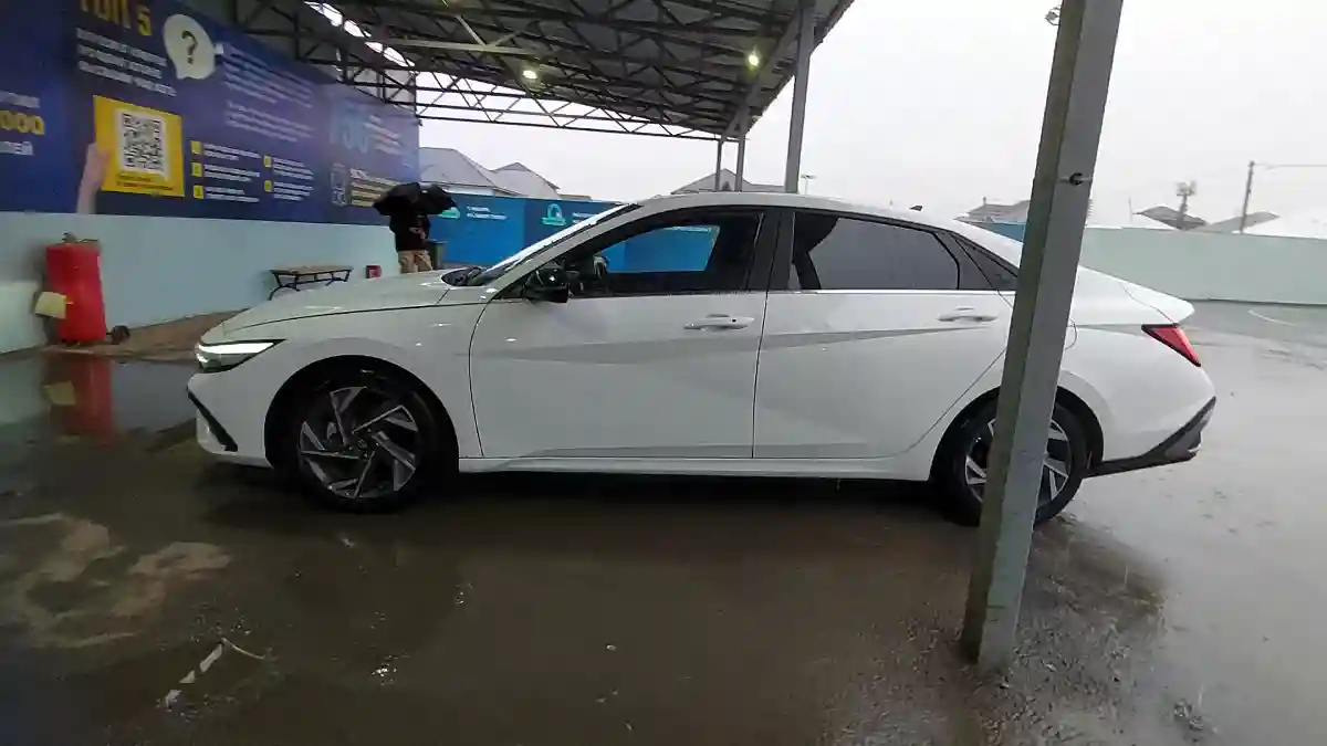 Hyundai Elantra 2023 года за 9 200 000 тг. в Шымкент