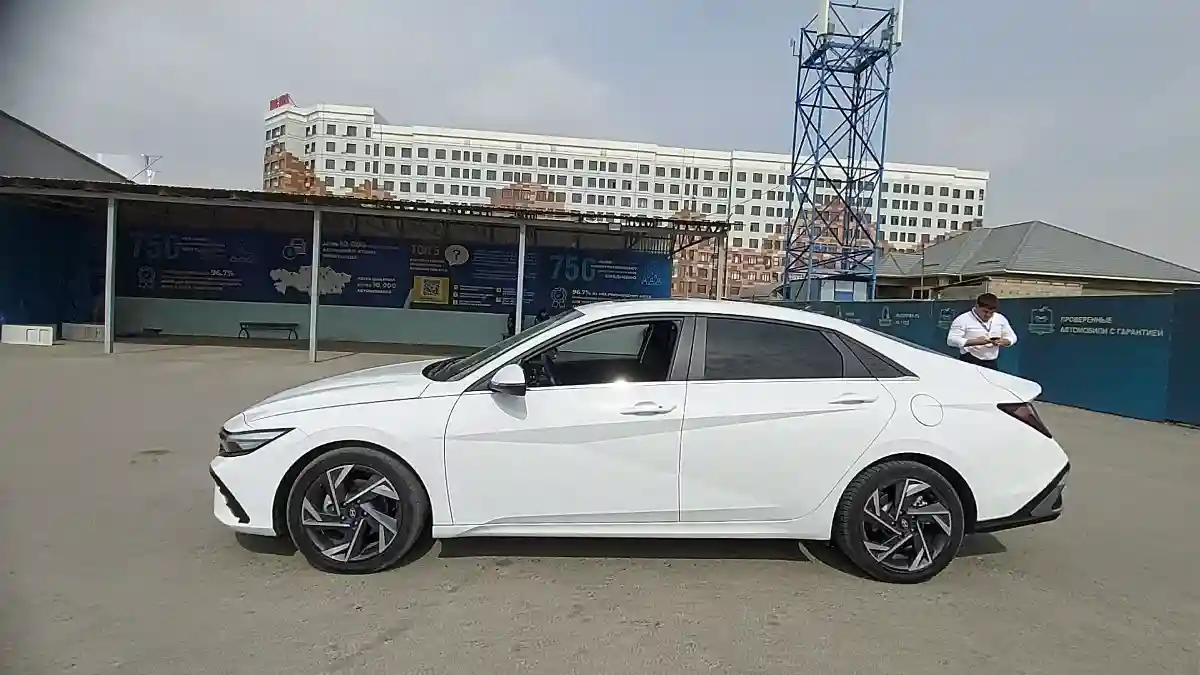 Hyundai Elantra 2024 года за 8 300 000 тг. в Шымкент