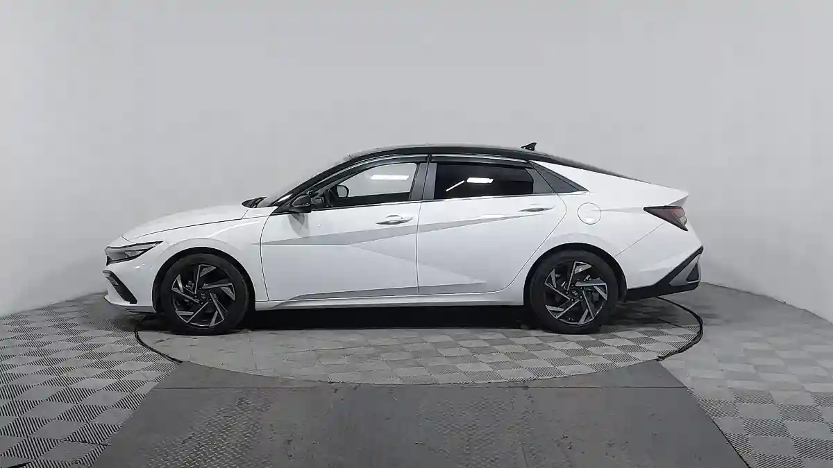 Hyundai Elantra 2023 года за 8 750 000 тг. в Астана